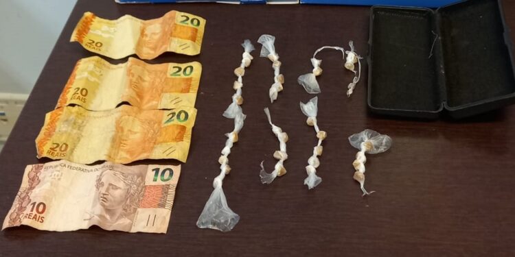 Polícia militar apreende traficantes com mais de 30 pedras de crack em bairro de Pinheiros