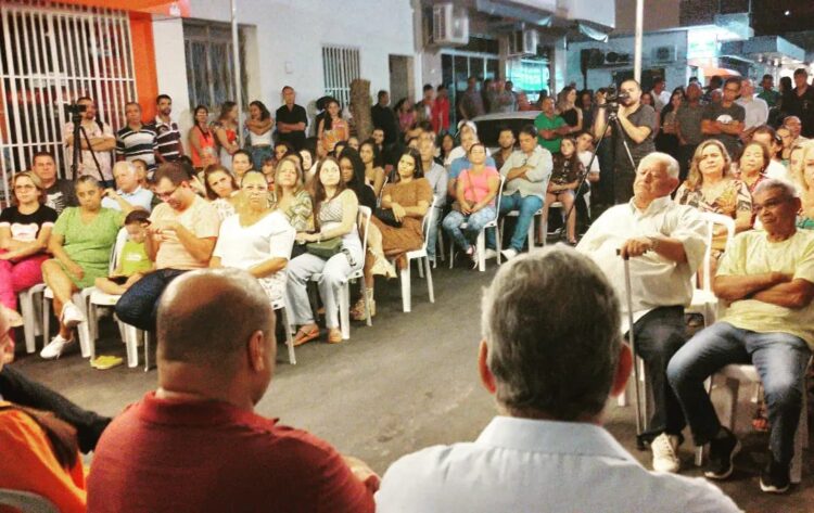 Enivaldo quer fazer mais 90 mil metros quadrados de asfalto no município até junho de 2024