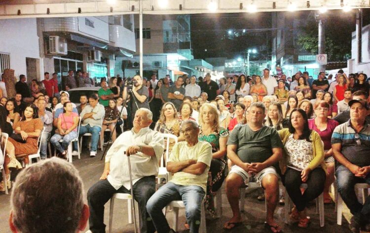 Enivaldo quer fazer mais 90 mil metros quadrados de asfalto no município até junho de 2024