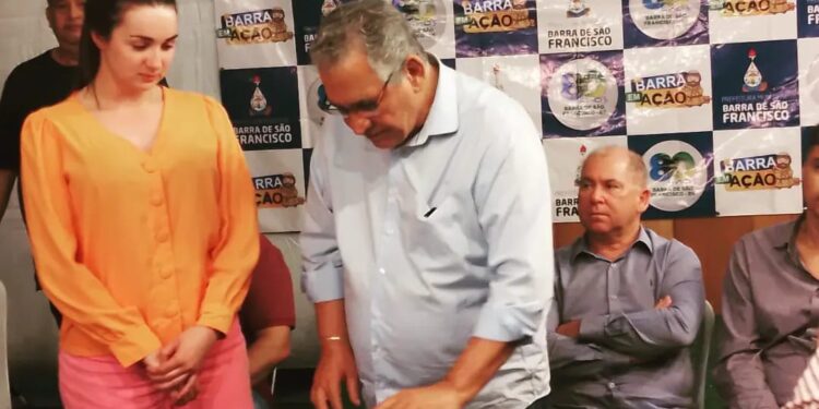 Enivaldo quer fazer mais 90 mil metros quadrados de asfalto no município até junho de 2024