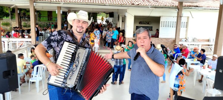 Com a presença do prefeito Enivaldo, feijoada em prol do Espaço Integrar lotou o Clube Rei Pelé