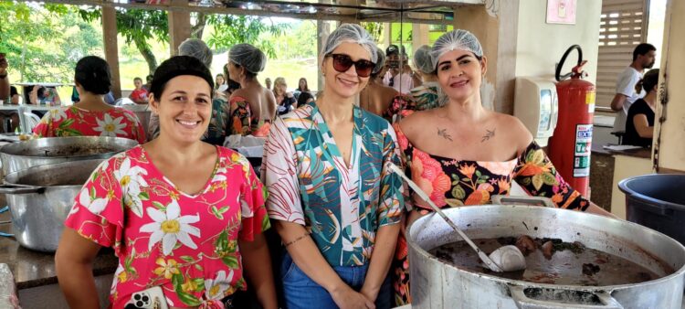 Com a presença do prefeito Enivaldo, feijoada em prol do Espaço Integrar lotou o Clube Rei Pelé