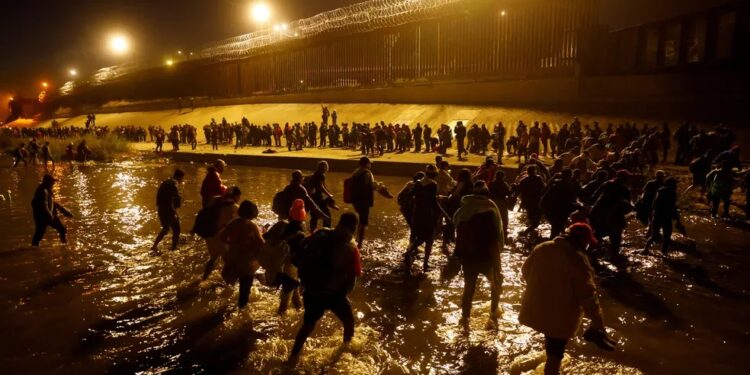 EUA vão enviar mais 1,5 mil militares para trabalhar na fronteira com México