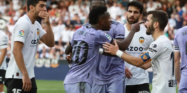 Racismo contra Vinicius Junior ocorreu desde antes do jogo Valencia x Real