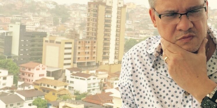 Dono de site, investigado por atos golpistas, é condenado por publicar fake news nas eleições no ES Dono de site, investigado por atos golpistas, é condenado por publicar fake news nas eleições no ES