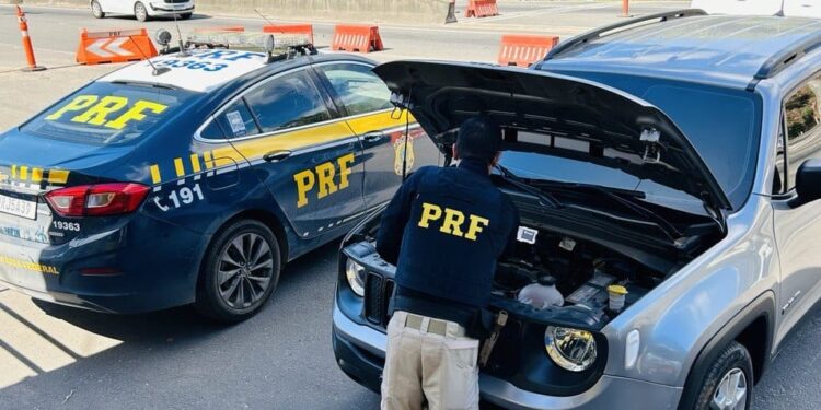 Carro clonado é apreendido pela PRF em Viana