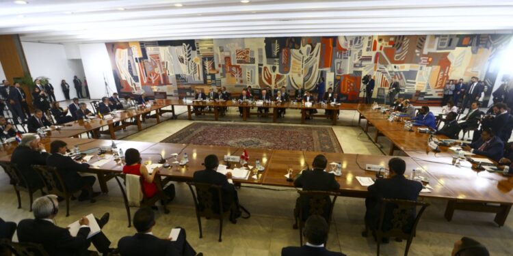 Lula propõe ‘moeda comum’ e outras ações conjuntas na América do Sul