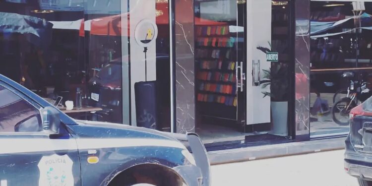 Loja de informática no centro de Barra de São Francisco é alvo de mais uma ação policial; veja vídeo