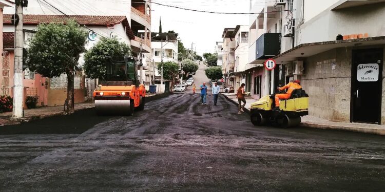 Pavimentação de ruas do centro  devem ser concluídas até sexta, 12