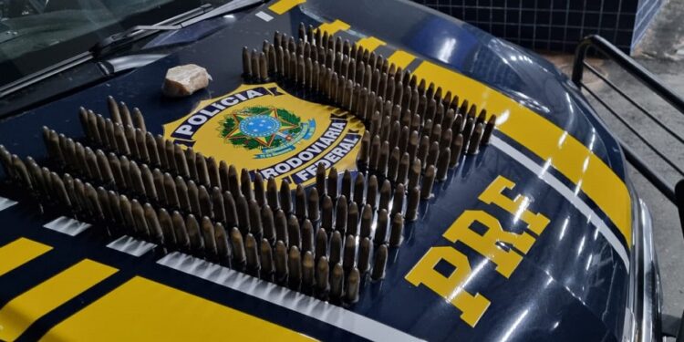 PRF prende homem com 192 pinos de cocaína e 125 gramas de crack em Brejetuba