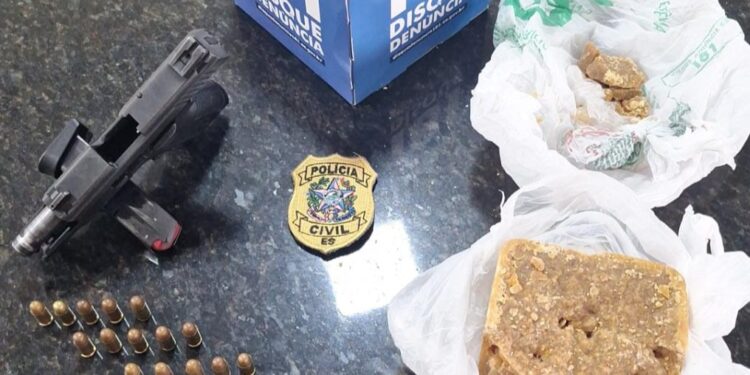 Polícia civil prende traficantes, droga, armas e munições em Linhares Polícia civil prende traficantes, droga, armas e munições em Linhares