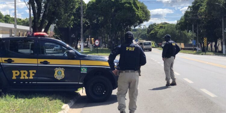 Foragido é preso pela PRF em Domingos Martins após realizar ultrapassagem proibida Foragido é preso pela PRF em Domingos Martins após realizar ultrapassagem proibida