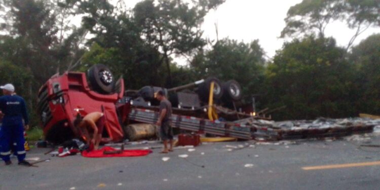 Pedestre morre após tentar atravessar BR-101 em São Mateus