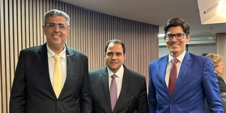 Mazinho vai entregar título de cidadão espirito-santense para presidente nacional da OAB