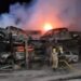 Incêndio misterioso destrói seis picapes em posto de combustíveis de Linhares Incêndio misterioso destrói seis picapes em posto de combustíveis de Linhares