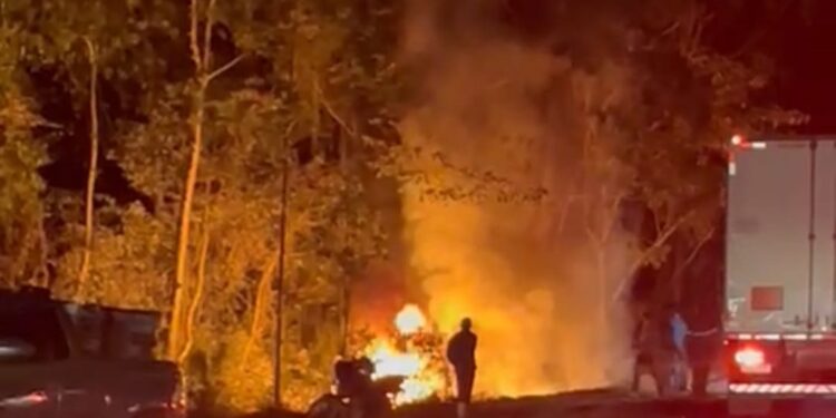 Acidente na BR-262 em Muniz Freire deixa veículo totalmente destruído