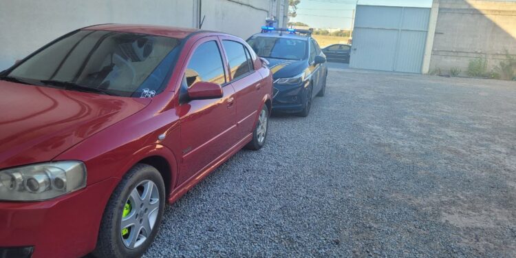 PRF flagra veiculo roubado em oficina na BR 101 em Linhares PRF flagra veiculo roubado em oficina na BR 101 em Linhares