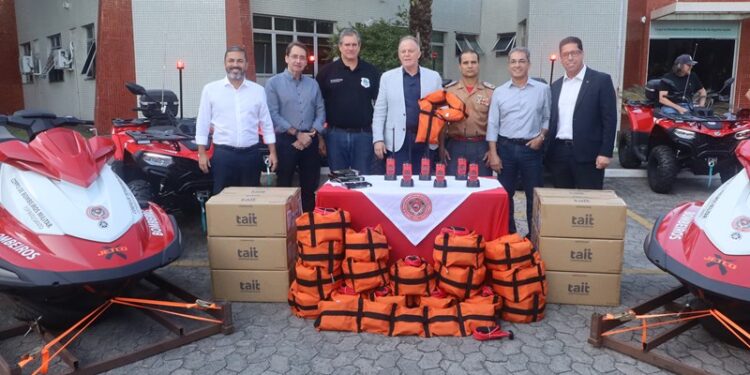 Governo do ES entrega equipamentos para Corpo de Bombeiros Governo do ES entrega equipamentos para Corpo de Bombeiros