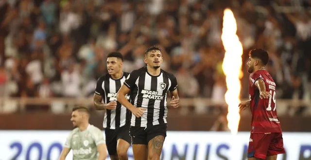 Brasileirão: Botafogo volta a jogar bem, vence Fortaleza e abre cinco  pontos na liderança