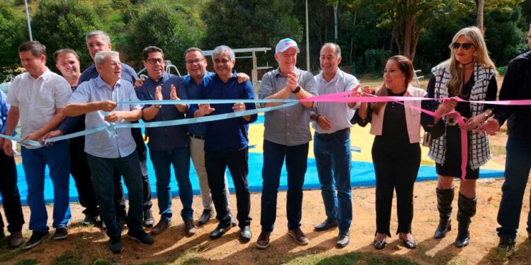 Governo do Estado inaugura obras de calçamento rural e novo Creas de Itarana Governo do Estado inaugura obras de calçamento rural e novo Creas de Itarana