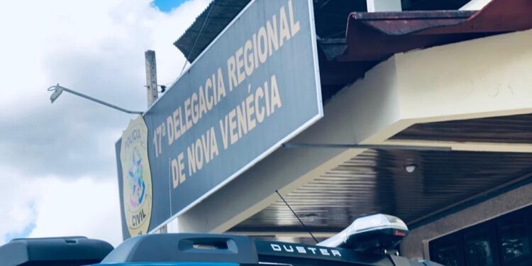 Homem é preso após furtar ônibus e colidir contra casas no Norte do Espírito Santo