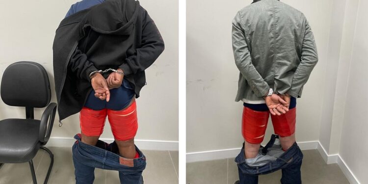 PF flagra 2 homens transportando 6,8 kg de cocaína junto ao corpo no Aeroporto de Vitória PF flagra 2 homens transportando 6,8 kg de cocaína junto ao corpo no Aeroporto de Vitória