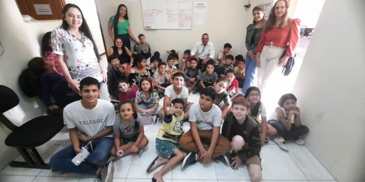 Estudantes da EMEFTI Elizabeth Trozeski, de Paulista, visitam a sede da Secom Estudantes da EMEFTI Elizabeth Trozeski, de Paulista, visitam a sede da Secom