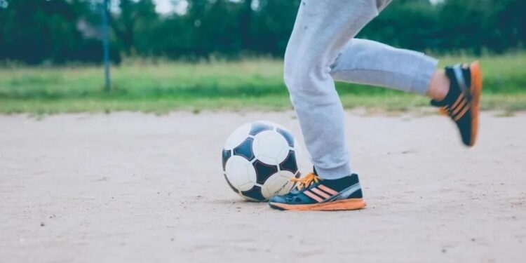 Jovens brasileiros estão entre os adolescentes levados ilegalmente para Portugal para jogar futebol