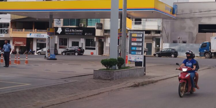 Preço da gasolina sobe 6,5% e passa a custar R$ 5,89 em Barra de São Francisco Preço da gasolina sobe 6,5% e passa a custar R$ 5,89 em Barra de São Francisco