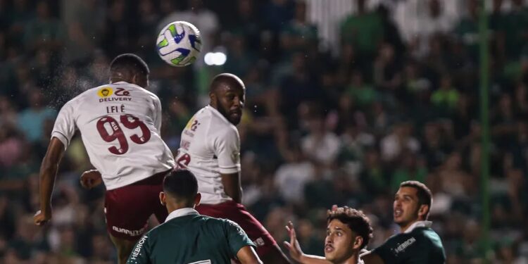 Fluminense só empata com o Goiás e fica fora do G-4 do Brasileirão