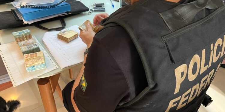 Operação Kapnós prende três por contrabando de cigarros e bloqueia mais de R$ 1,7 milhão