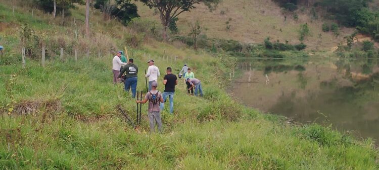 Contek e Semas plantam 535 mudas de  essências nativas na Barragem Everaldo Bianquini