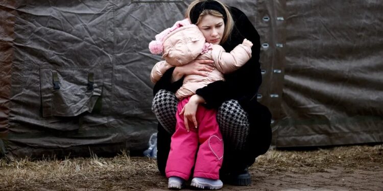 Número de pessoas deslocadas à força no mundo atinge recorde de 110 milhões, diz ONU Número de pessoas deslocadas à força no mundo atinge recorde de 110 milhões, diz ONU