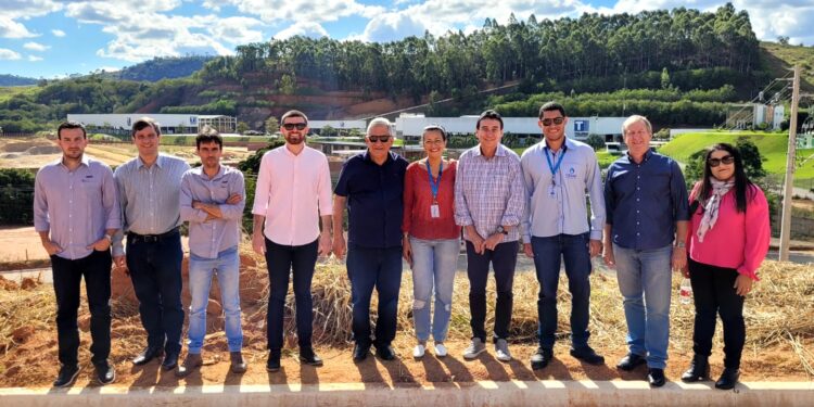 Diretoria da Cesan visita loteamento e anuncia inicio de testes em Barra de São Francisco