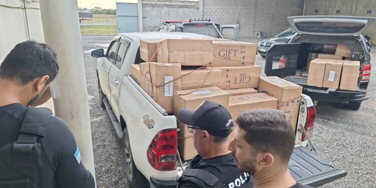 PC apreende carga de cigarros contrabandeados em bairro de Linhares PC apreende carga de cigarros contrabandeados em bairro de Linhares