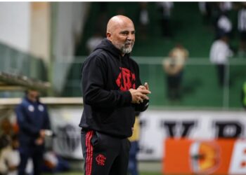 Preparador físico é  demitido e Sampaoli fica no Flamengo