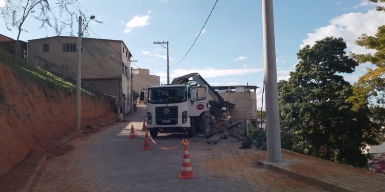 Área Verde Sebastião Simões no bairro Cruzeiro começa a receber iluminação Área Verde Sebastião Simões no bairro Cruzeiro começa a receber iluminação