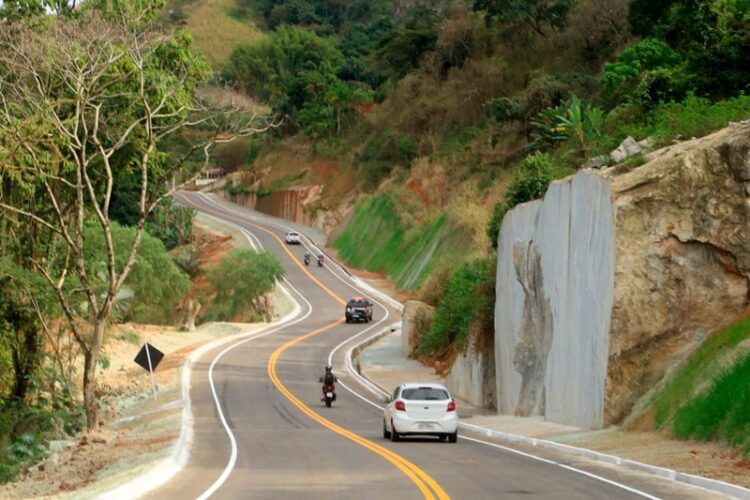 Casagrande inaugura estrada que marcou sua entrada na política