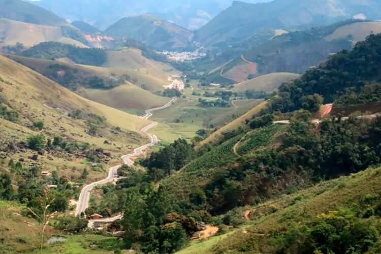 Casagrande inaugura estrada que marcou sua entrada na política