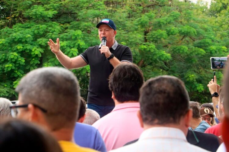 Casagrande inaugura estrada que marcou sua entrada na política