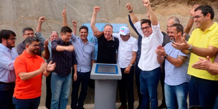 Casagrande inaugura estrada que marcou sua entrada na política