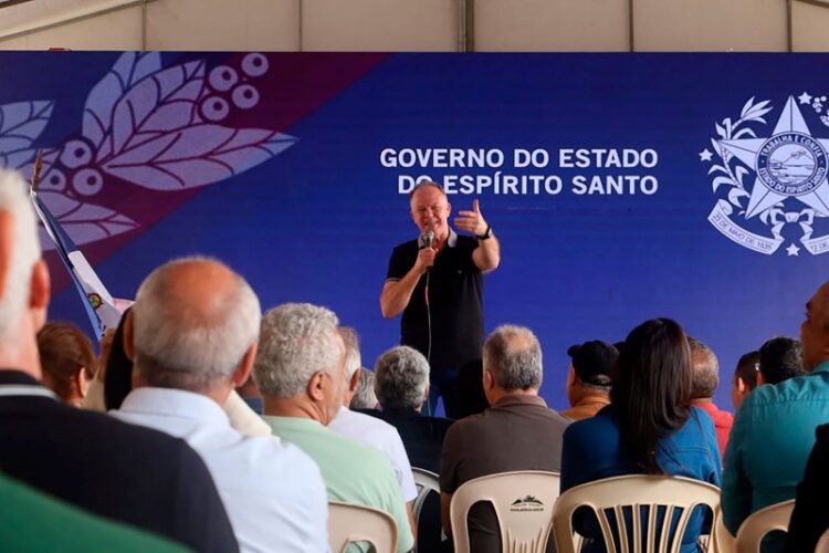 Casagrande inaugura estrada que marcou sua entrada na política