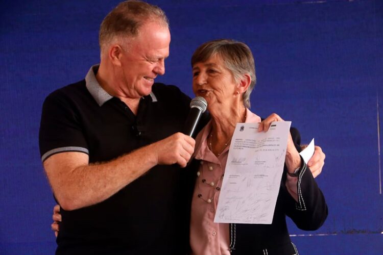 Casagrande inaugura estrada que marcou sua entrada na política