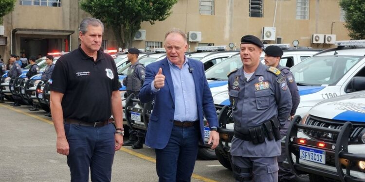 Casagrande entrega 109 viaturas novas para os Bombeiros e PMES