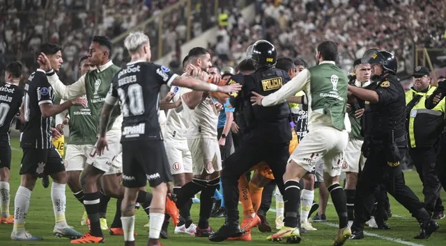Corinthians vence o Universitario no Peru e está nas oitavas da Sula Corinthians vence o Universitario no Peru e está nas oitavas da Sula