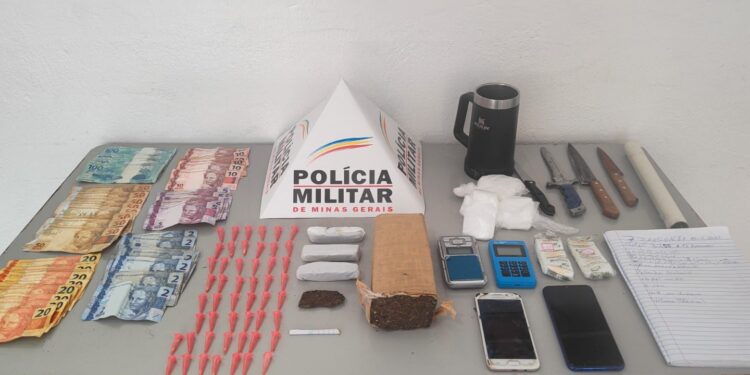 Policiais militares vão atrás de ladrão e encontram muita droga em Galiléia Policiais militares vão atrás de ladrão e encontram muita droga em Galiléia