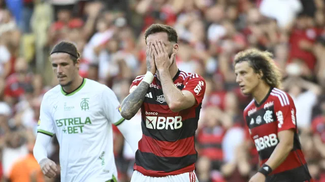 Flamengo empata com Fluminense e se afasta dos líderes do