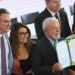 Lula assina lei que institui o Programa Escola em Tempo Integral Lula assina lei que institui o Programa Escola em Tempo Integral