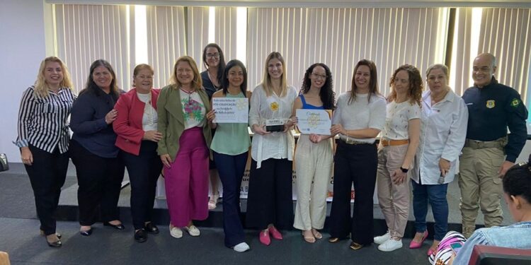 Premiação destaca iniciativas de enfrentamento ao abuso e à exploração sexual de crianças e adolescentes Premiação destaca iniciativas de enfrentamento ao abuso e à exploração sexual de crianças e adolescentes