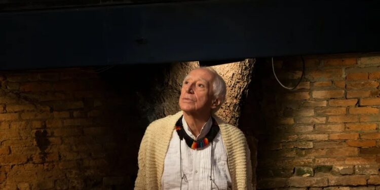 Zé Celso Martinez morre aos 86 anos em São Paulo após ser vítima de incêndio Zé Celso Martinez morre aos 86 anos em São Paulo após ser vítima de incêndio